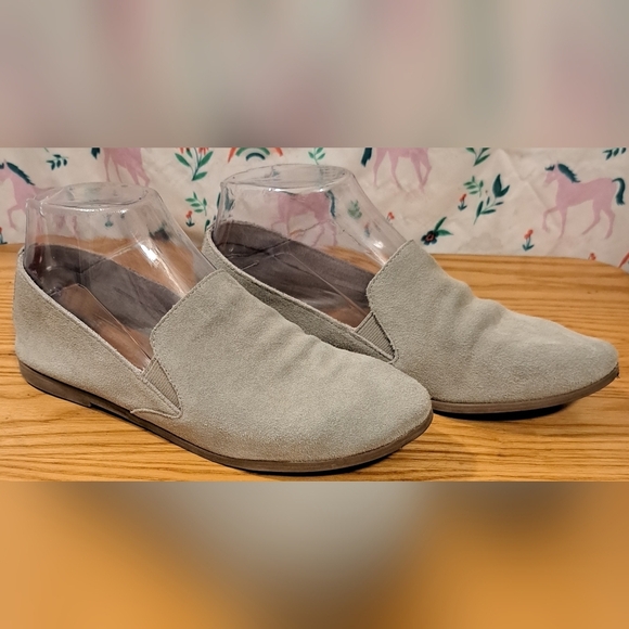 EUC Lucky Brand Charsa 2 Grey Suede Casual Prep Slip On Flat Loafer Shoe SZ 8 - Picture 1 of 8